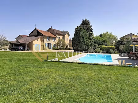 vente propriété 8 pièces 256.99 m² à saint-marcel-bel-accueil (38080)  735 000 €