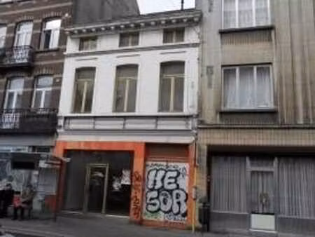 à rénover - immeuble de commerce !