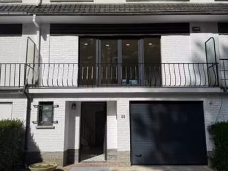 maison entièrement rénovée – face à la forêt de soignes