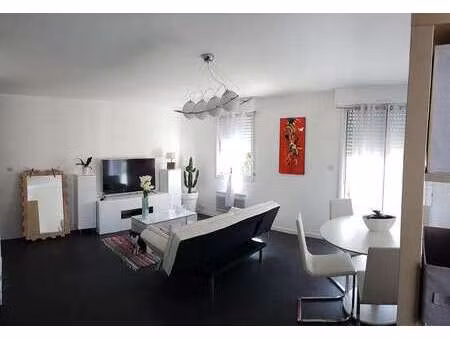 location maison à pessac (33600) : à louer / 61m² pessac