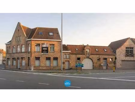 uitzonderlijk ruime polyvalente woning met zuidgerichte tuin