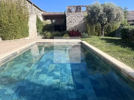 grande maison de caractère avec piscine