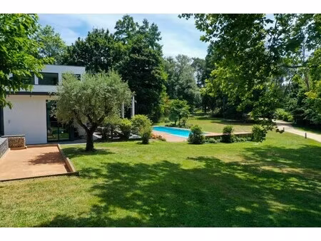 maison de luxe à vendre dans le quartier basses-barolles