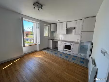 appartement 2 pièces – 1er étage – 370 cc – rénové – jardin commun- dun-le palestel