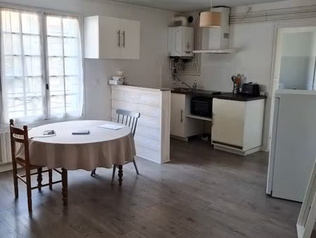 t2 lumineux – 50 m² – centre-ville saint-pol-de-léon – dispo avril 2026