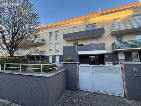 f2 charmant et lumineux dans quartier calme avec parking sécurisé