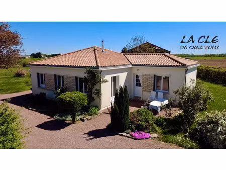 vente maison à maillé (85420) : à vendre / 106m² maillé