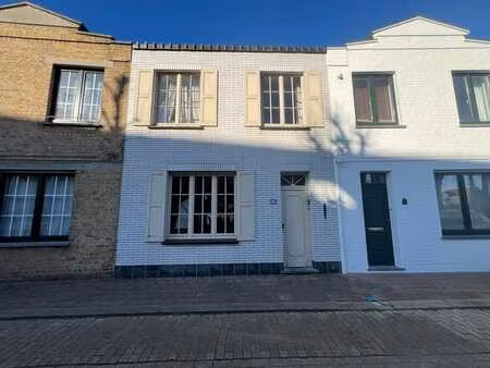 maison à rénover située dans le vieux knokke avec jardin or