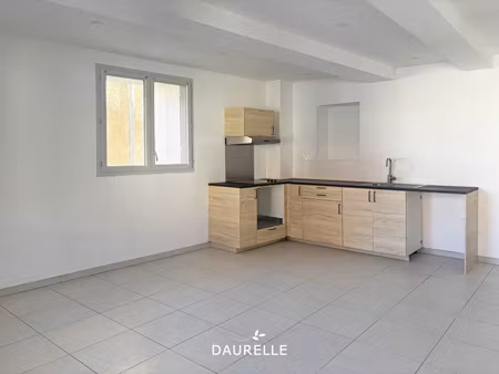 a louer appartement avec une chambre en centre-ville de chât