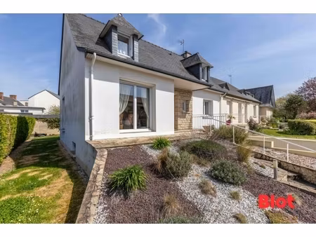 maison sur sous-sol complet en plein centre de betton en impasse !