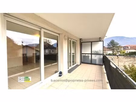 varces - centre ville appartement 3 pièce(s) 68 m2