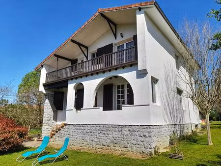 maison de pays avec vue imprenable sur les pyrénées