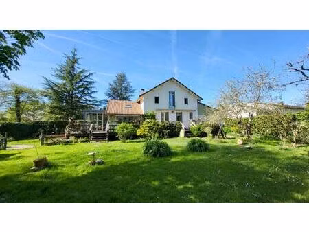 maison style année 30 rénovée proche périgueux 5 pièces 122 m2 joli jardin bordé par la ri