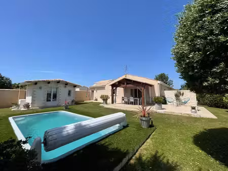 maison familiale de plain-pied avec piscine soubise