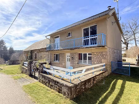 coup de coeur en haute-corrèze : maison de charme avec terras