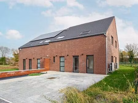 maison neuve 3 faç.  2 sdb avec jardin et parking! peb a!