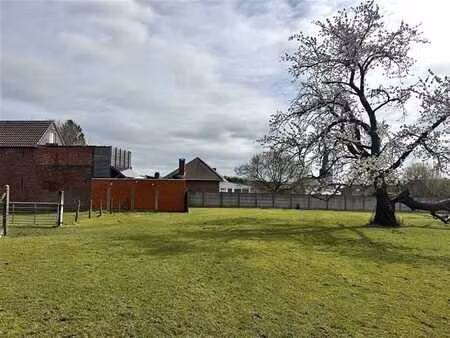 terrain d'une surface totale de 1.410m2.