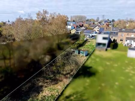 terrain de 682 m2 libre de constructeur situé à neupré