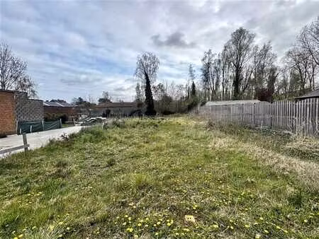 terrain à bâtir situé sur une surface totale de 482m2!