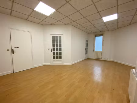 location commerce 5 pièces 56 m² à sainte-adresse (76310)