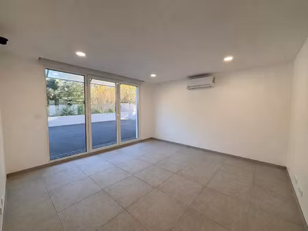 vente commerce 79 m² fréjus (83600)