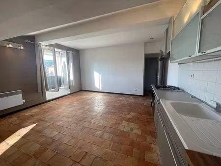 location appartement 2 pièces 40 m² à besse-sur-issole (83890)