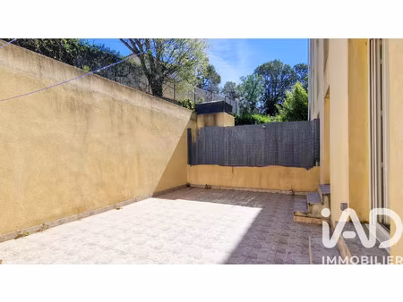 location appartement 2 pièces 36 m² à saint-cyr-sur-mer (83270)