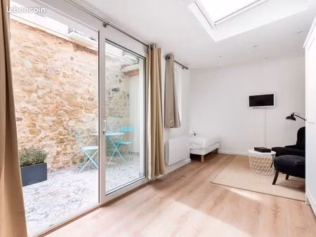 maison avec terrasse à 2 min du métro mairie de saint-ouen