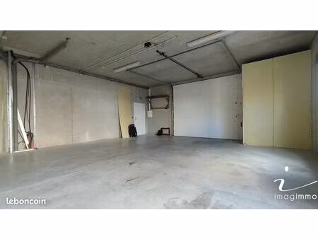 parking/box 1 pièce 63 m²