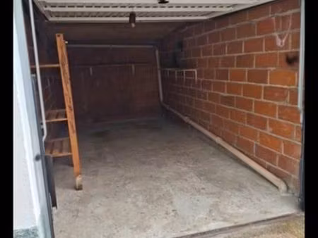 à louer – garage / box fermé (12 5 m²)