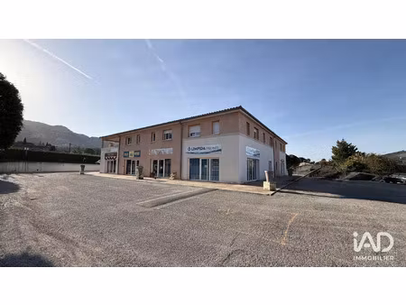 location commerce 58 m² à robion (84440)