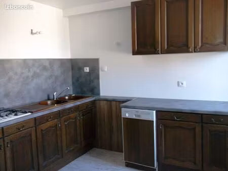t3 avec cuisine équipée à yenne