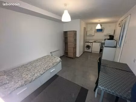 location d'un studio meublé 600 euros tout compris