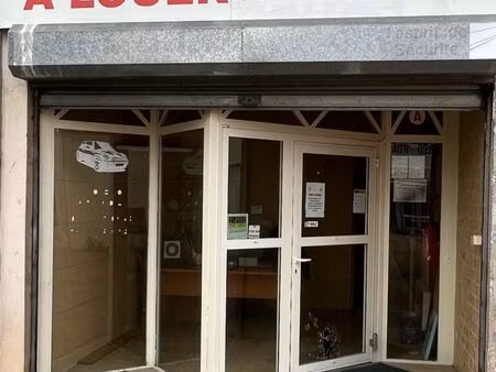 local commercial place des arcades bellignat oyonnax environ 50m2