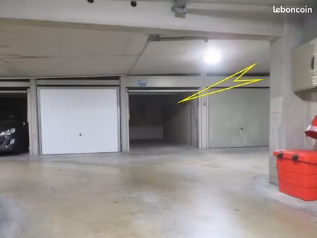 parking/garage/box 14.5m2 rue du rouet 13008 marseille