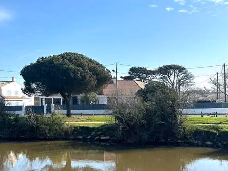 vente maison piscine à saint-gilles-croix-de-vie (85800) : à vendre piscine / 264m² saint-