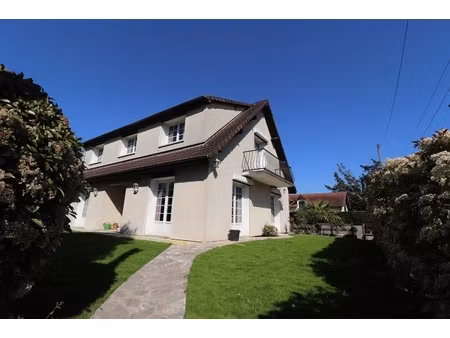 maison 8 pièces - 220 m²