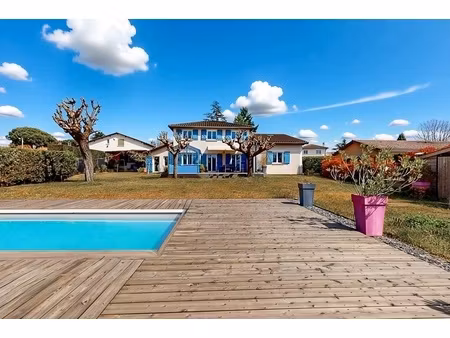 maison 7 pièces - 232 m²