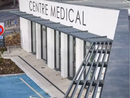 local à louer : centre médical roquevaire