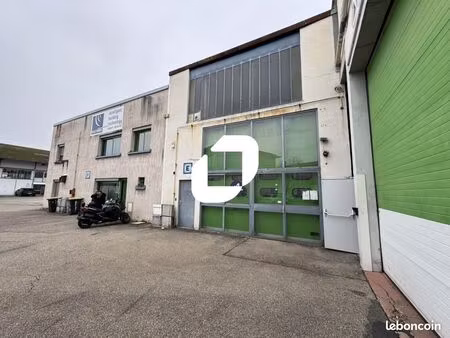 local d'activité 300 m²