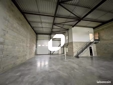 local d'activité 2 110 m²