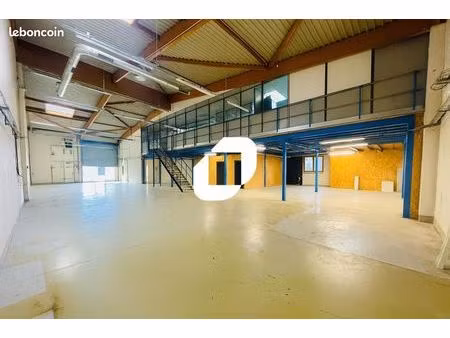 local d'activité 1 222 m²