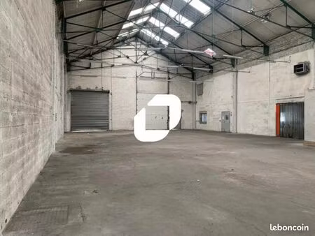 local d'activité 1 908 m²