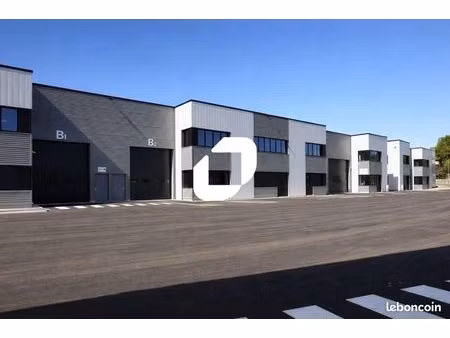 local d'activité 2 382 m²