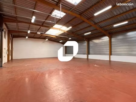 local d'activité 744 m²