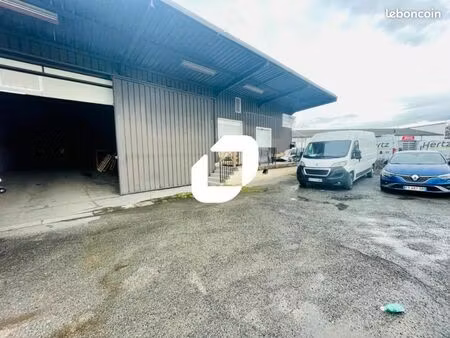 local d'activité 830 m²