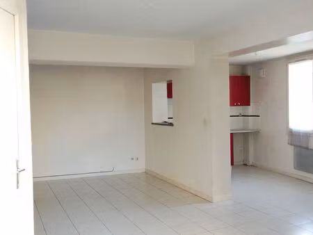 centre st-genis – t2 de 50 m² avec jardin & 2 parkings
