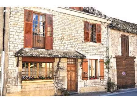 maison de ville au bord de la loue