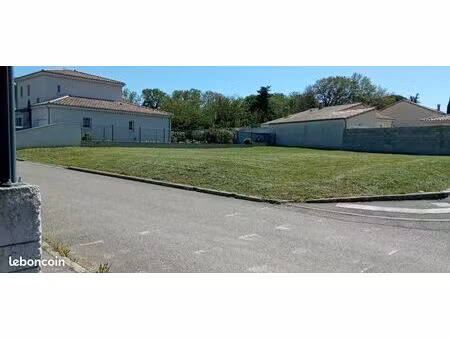 terrain constructible 614m² 26780 chateauneuf du rhone