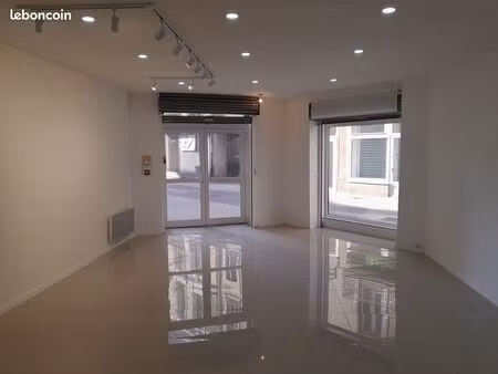 vends murs local commercial